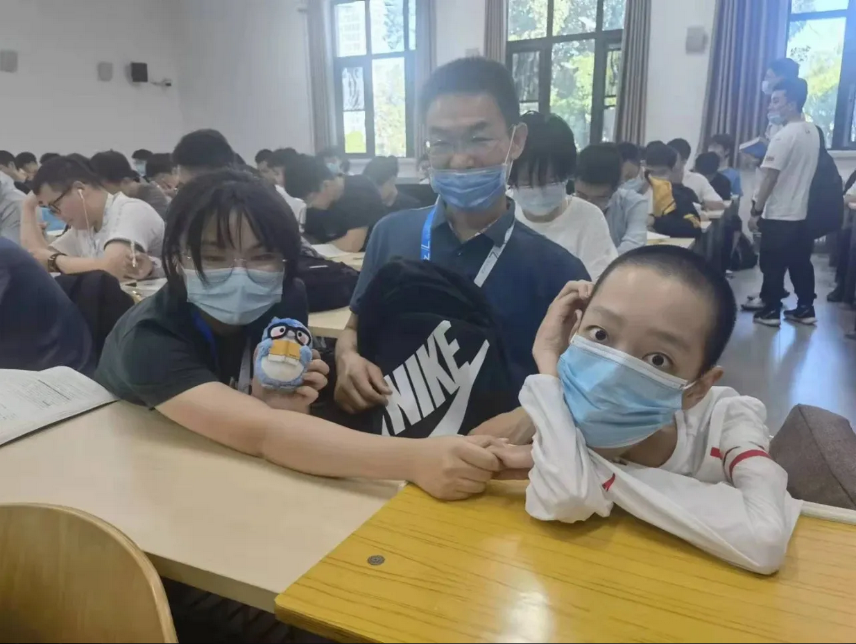 2021年,18公斤的渐冻症男孩645分考入北航,立志做中国"霍金"