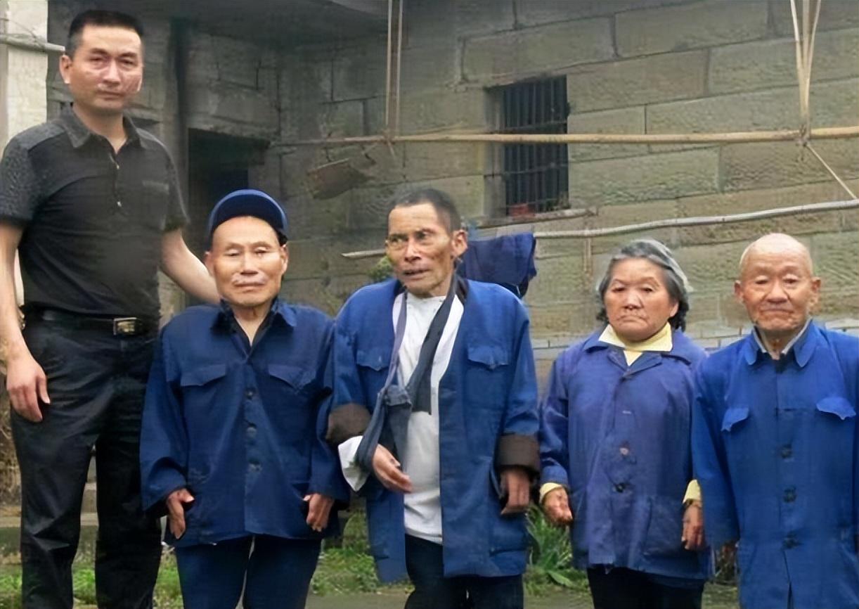 回顾"矮人村",村民身高不超1米却并非侏儒症,庄稼都是缩小版