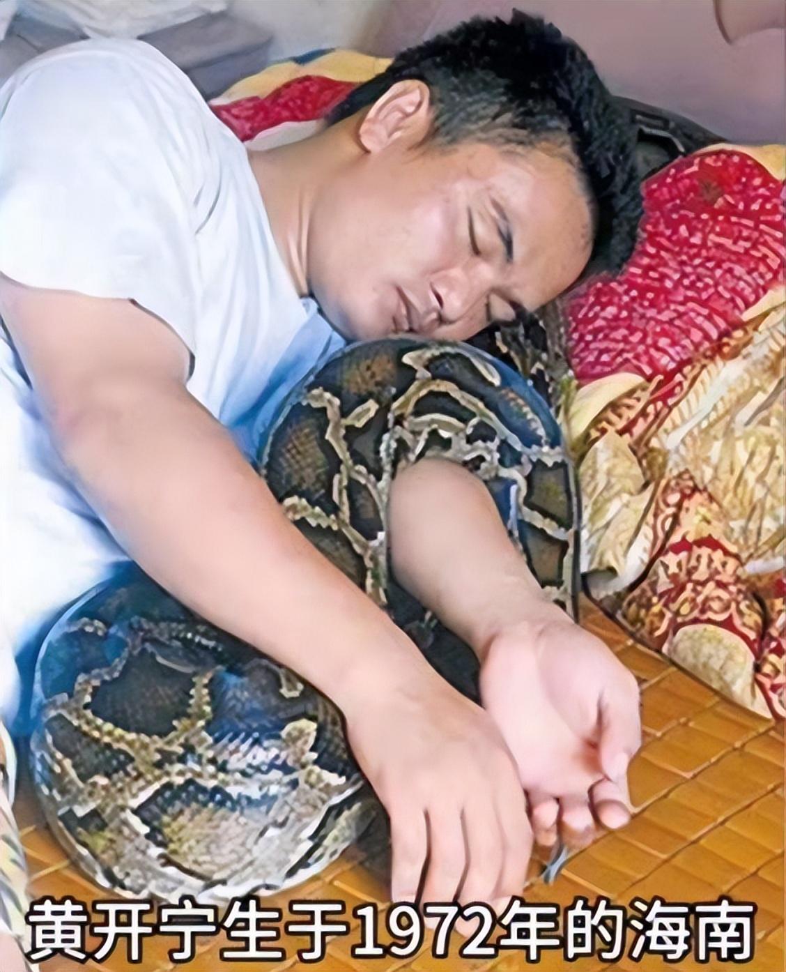 96年蟒蛇为报恩甘愿当保姆:与主人同眠,还为其看家护院
