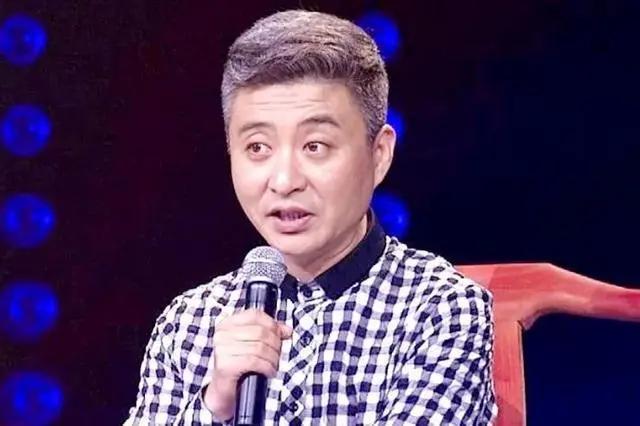 想必大家并不陌生,周炜也是位著名的相声演员,做过主持人,还是第二