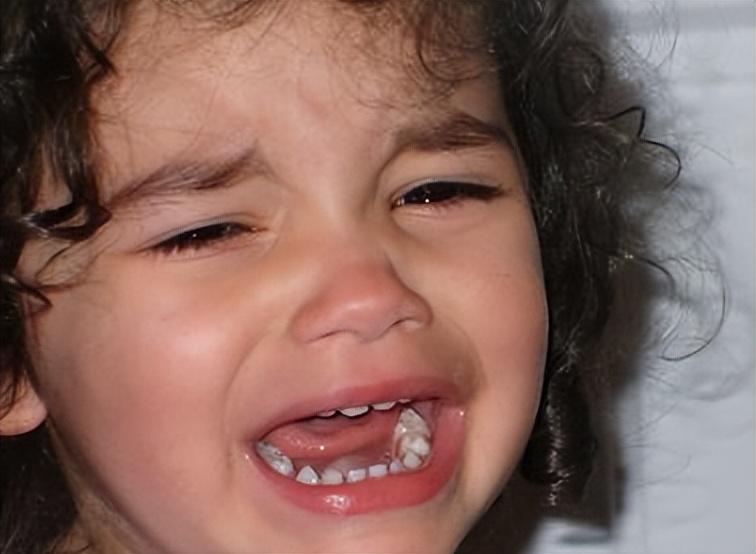 冲上热搜!目睹一个孩子变自卑全过程,扯下多少贫穷教育的遮羞布