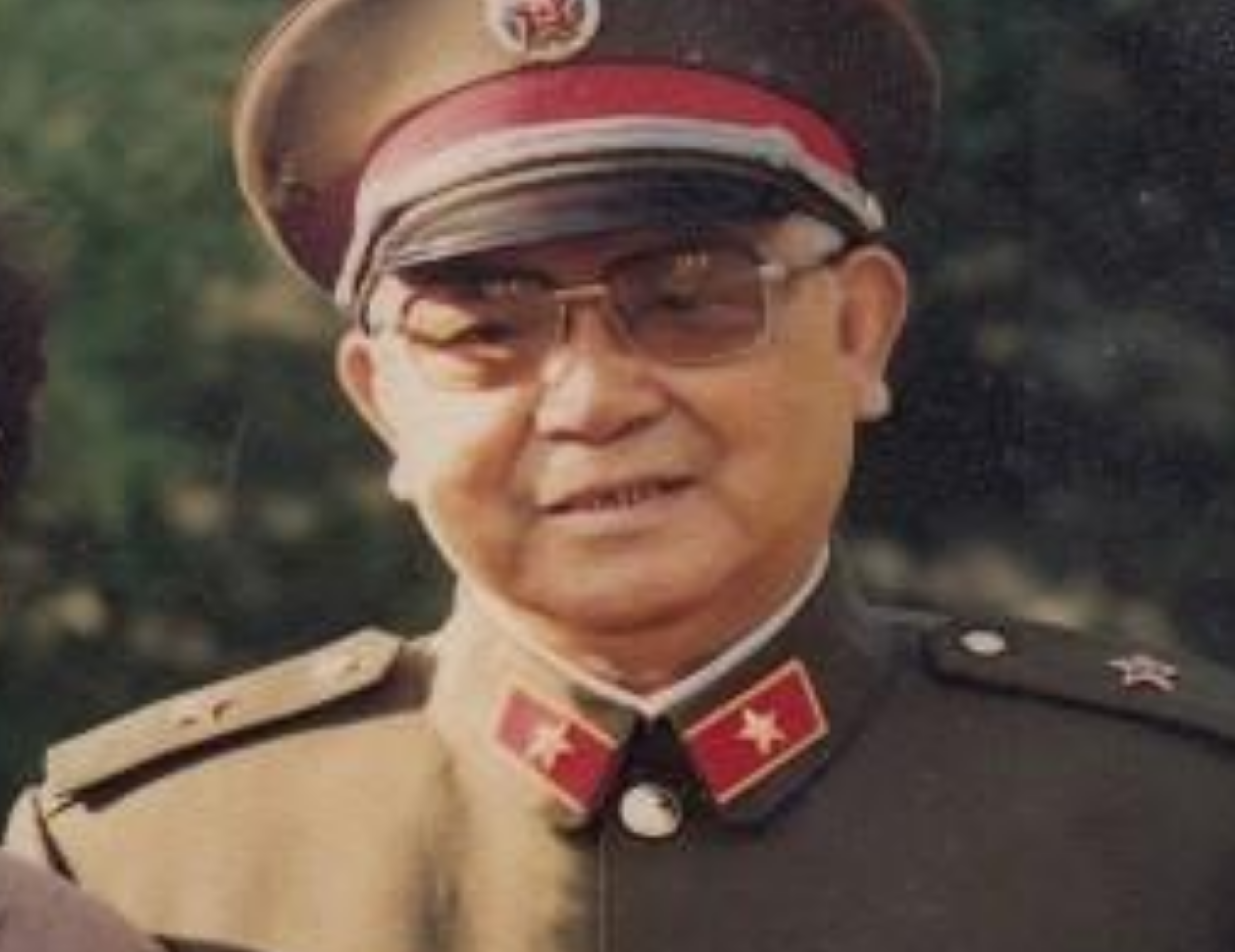 在审讯过程中,两名队长张载文和沈衡年倒还算配合,在张载文的口中