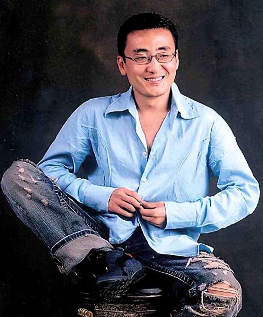 爱过王菲,跟俞飞鸿传了10年绯闻,窦文涛为什么56岁还是单身