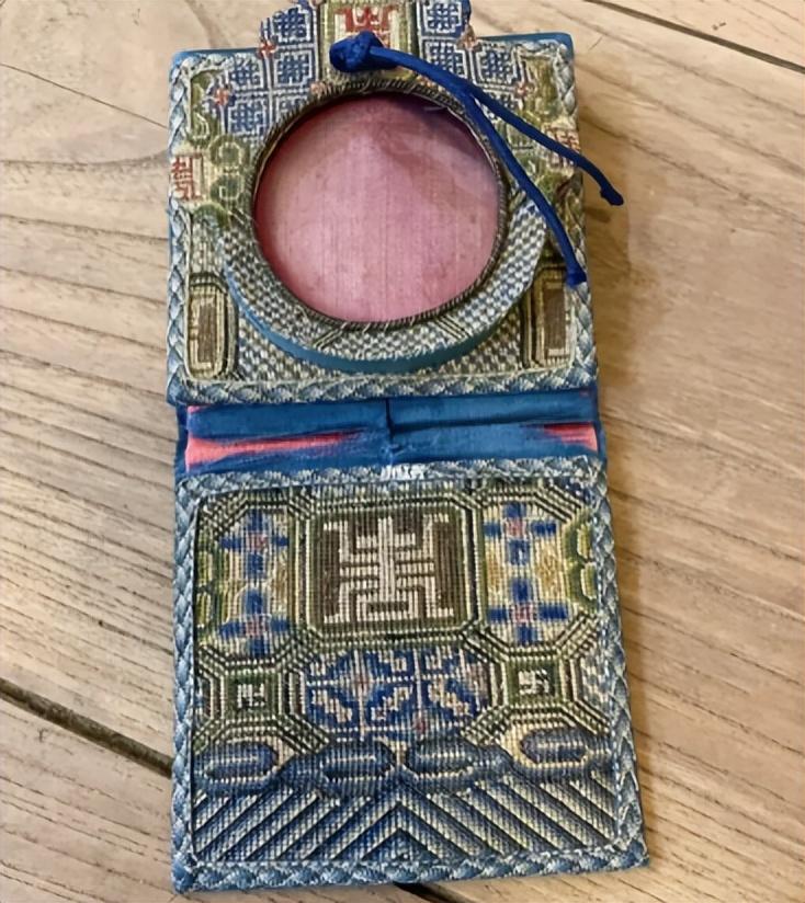 清代北京褡裢荷包装饰艺术中的寿文化