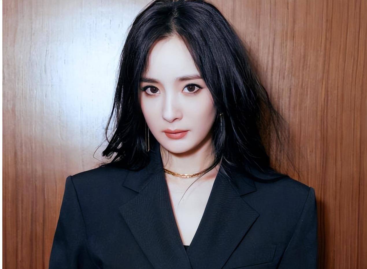 回顾杨幂出走内幕:被公司吸血,辛辛苦苦当"奶妈"