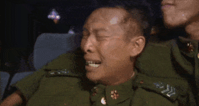 那个被电击的场景,尤其是他的表情和肌肉的颤抖,让人不禁感到毛骨悚然