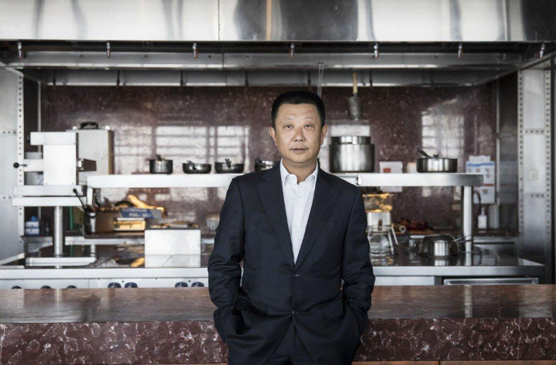 2018年9月,海底捞上市,作为持股员工的杨利娟,打了一场漂亮的翻身仗