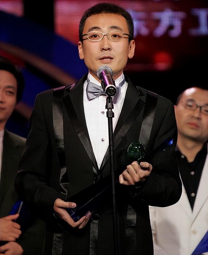 爱过王菲,跟俞飞鸿传了10年绯闻,窦文涛为什么56岁还是单身