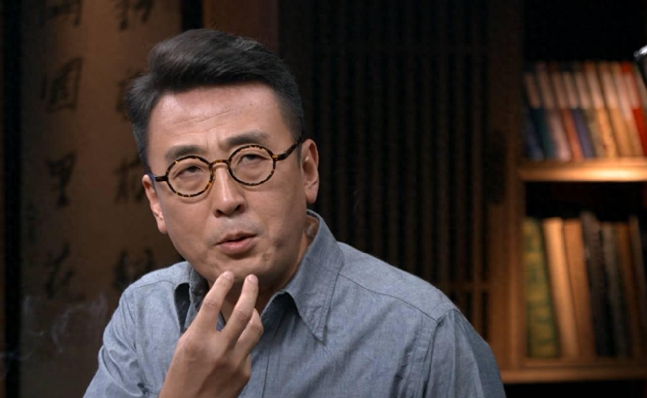 当时正值香港回归祖国怀抱的前夕,一家崭新的卫视台"凤凰卫视"在这里