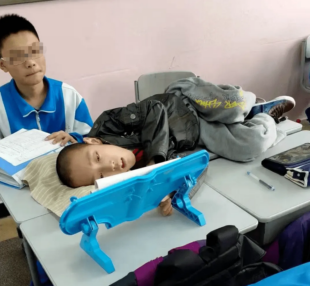 2021年,18公斤的渐冻症男孩645分考入北航,立志做中国"霍金"