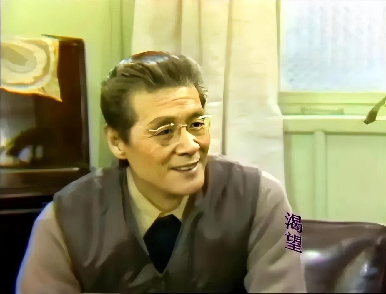 在人艺表演时,蓝天野总是非常认真,极高的天赋和不懈的努力让他成功在