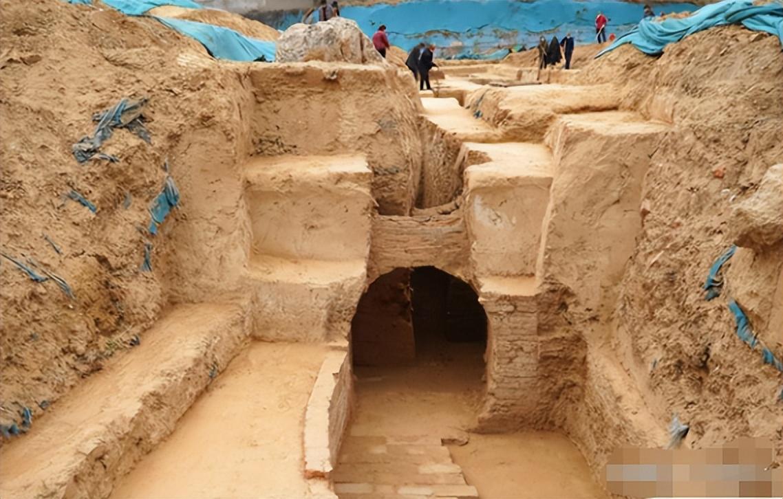 回顾:陕西发现3平米穷人墓,盗墓贼懒得挖,却出土225件国宝级文物