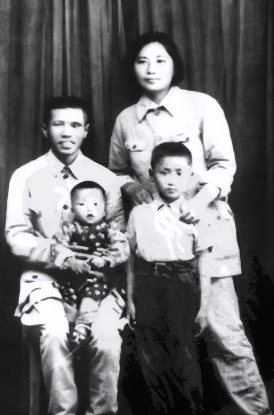 朱良才鼓励在北京工作的儿子回故乡