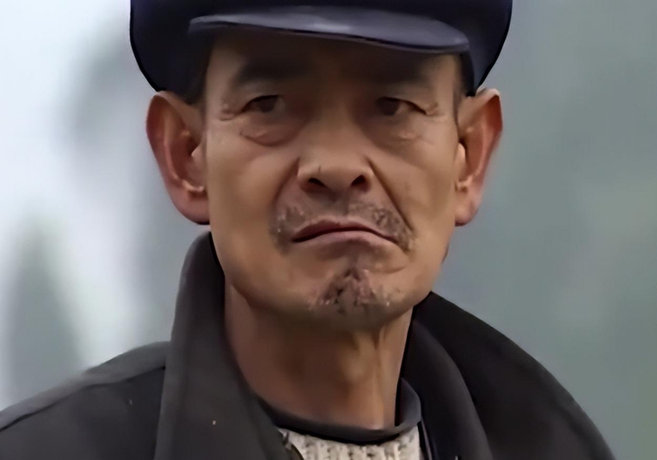"家里已经有好几个女娃娃了,前几天,我老婆又生下个女娃,家里实在是养