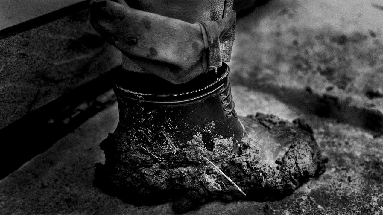 2013年重庆俩兄弟担心被父亲打,藏进深山13天,送到医院为时已晚