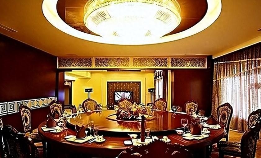 回顾天上人间覆灭:女公关装满20辆大巴,大老板全身而退后怎样了