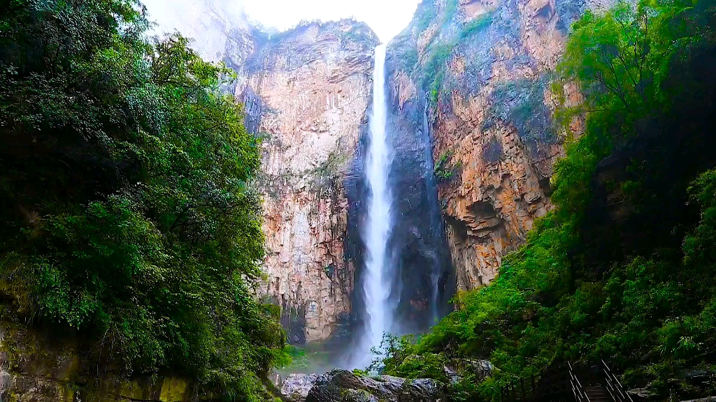 景区回应云台山瀑布源头水管:瀑布非人造,水管是枯水期提升手段