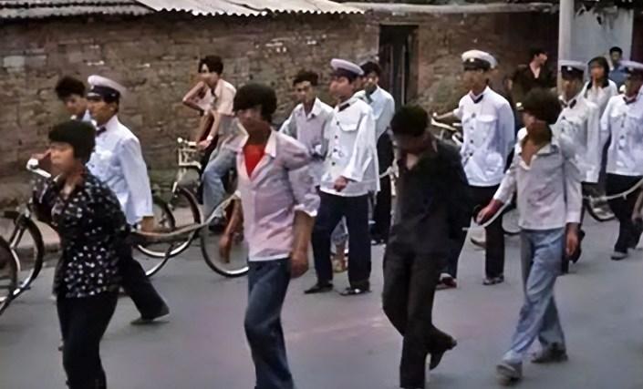 回顾:父亲被小偷砍死,小伙改名蛰伏10年灭一家9口,拒见母亲