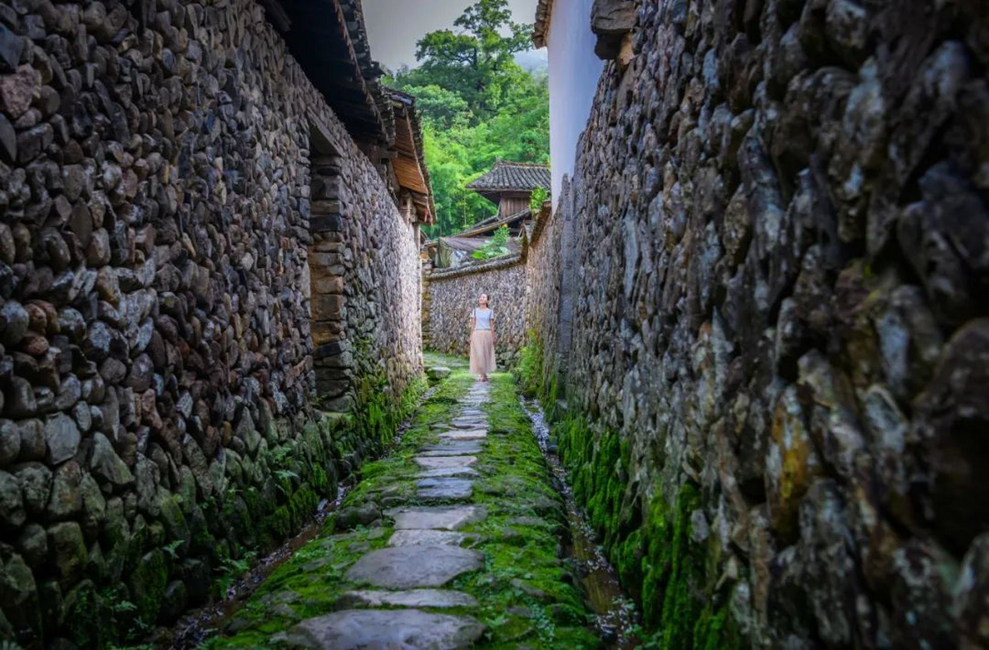 是一处颇具唐宋遗风的古村落,有着1200多年的历史,是泰顺古民居建筑中