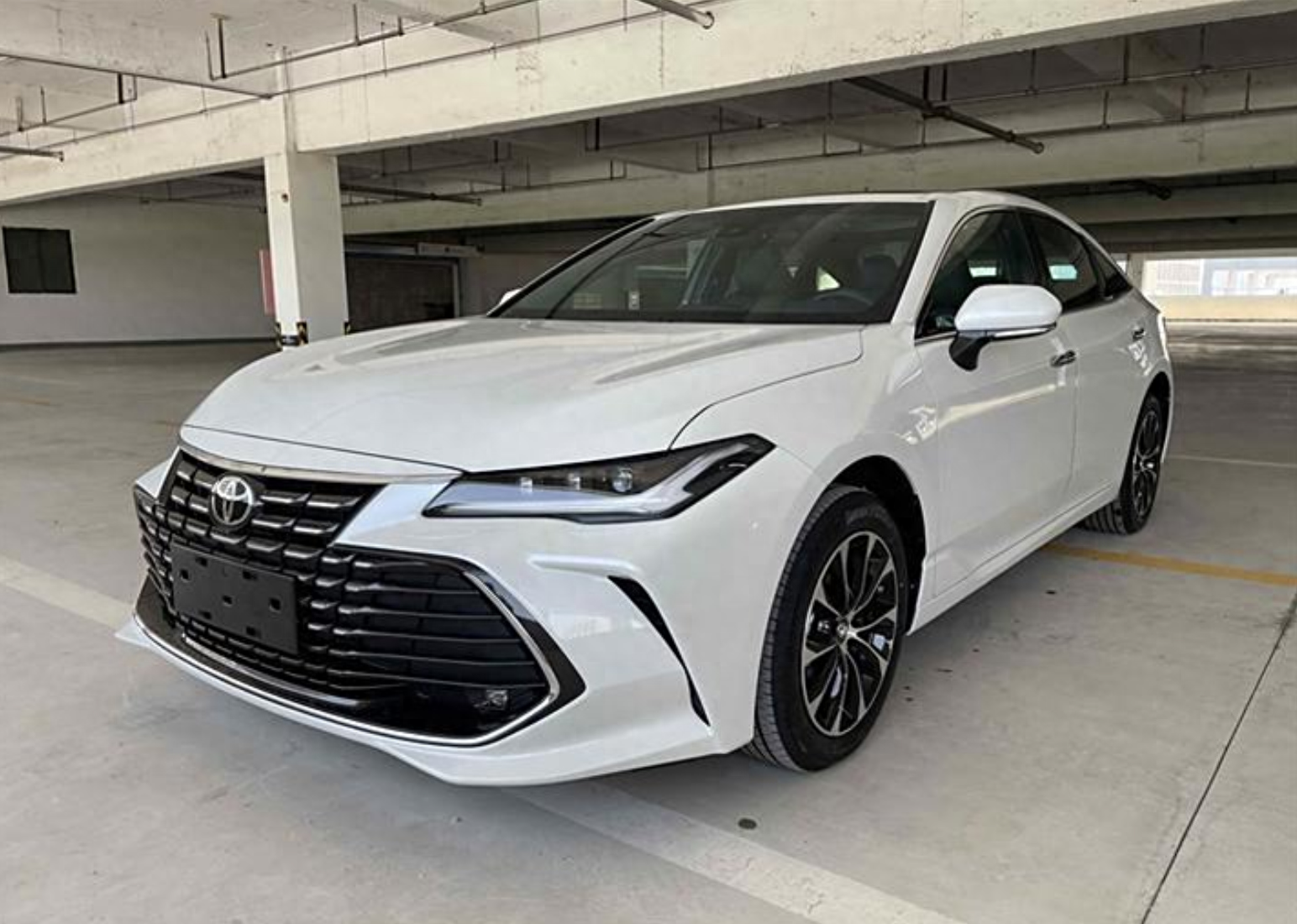 丰田亚洲龙销量一跌再跌!如今降幅达4万,为何还被冷落?