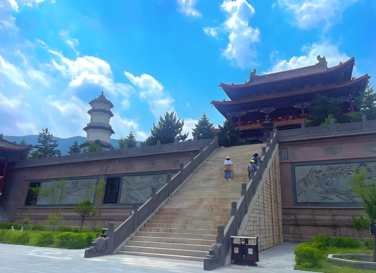 文殊菩萨道场篇章:五台山大圣竹林寺