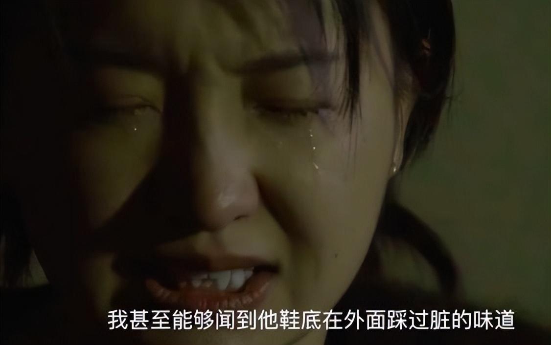 2018年,重庆女网红恋上3婚男友,一年后自曝:被摔打连狗都不如