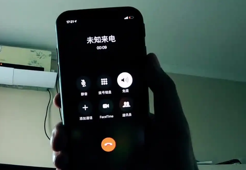 2021年,云南小伙开车拉三袋"肥料",警方打开一看:死刑都够了