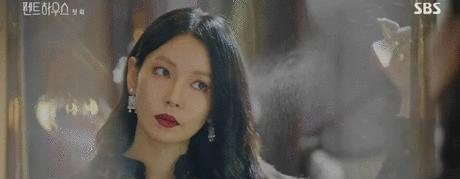 本论文通过分析电视剧《顶楼》中的主人公,探讨了他们在都市生活中的