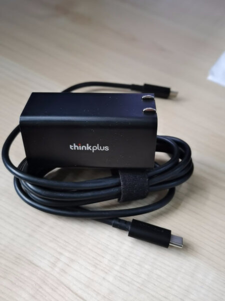 thinkpad充电充电器:口红大小,高转换效率,多重安全保护