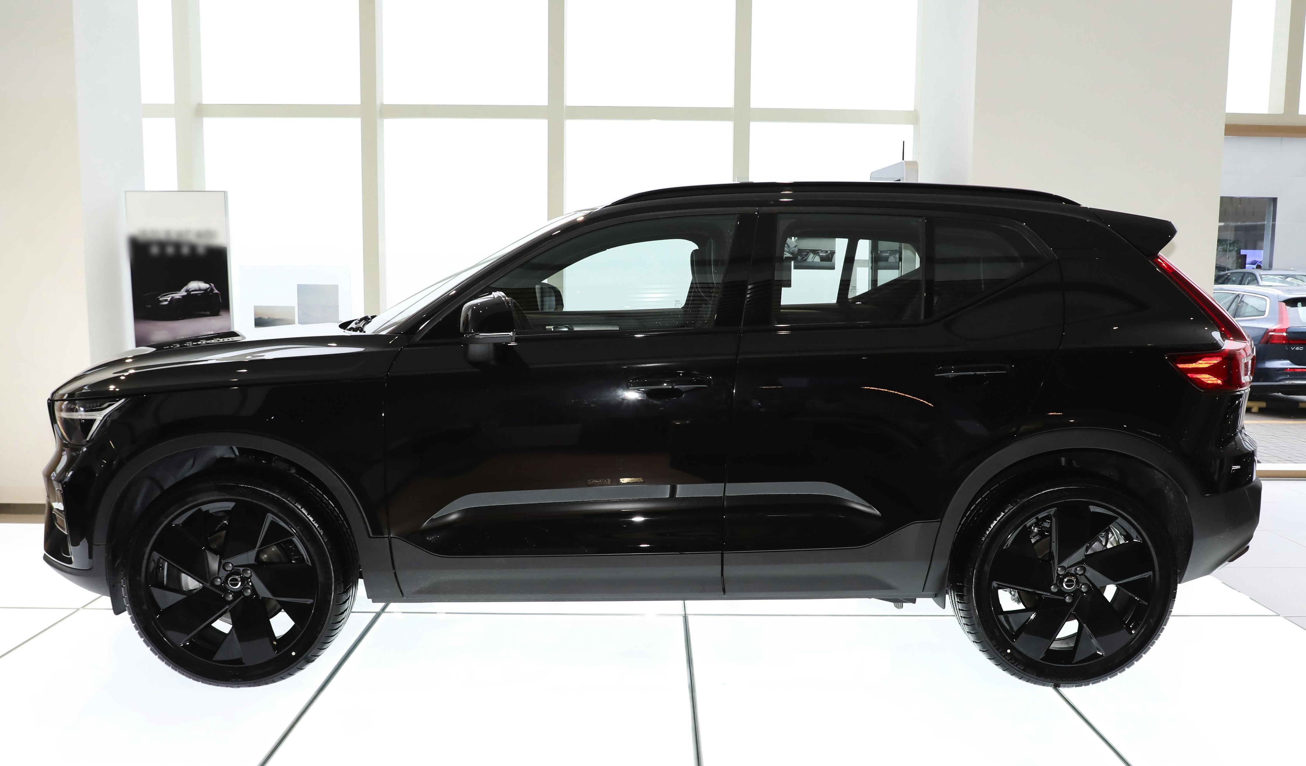 沃尔沃xc40系列新增特别版车型,xc40b4四驱智远极夜黑版来袭