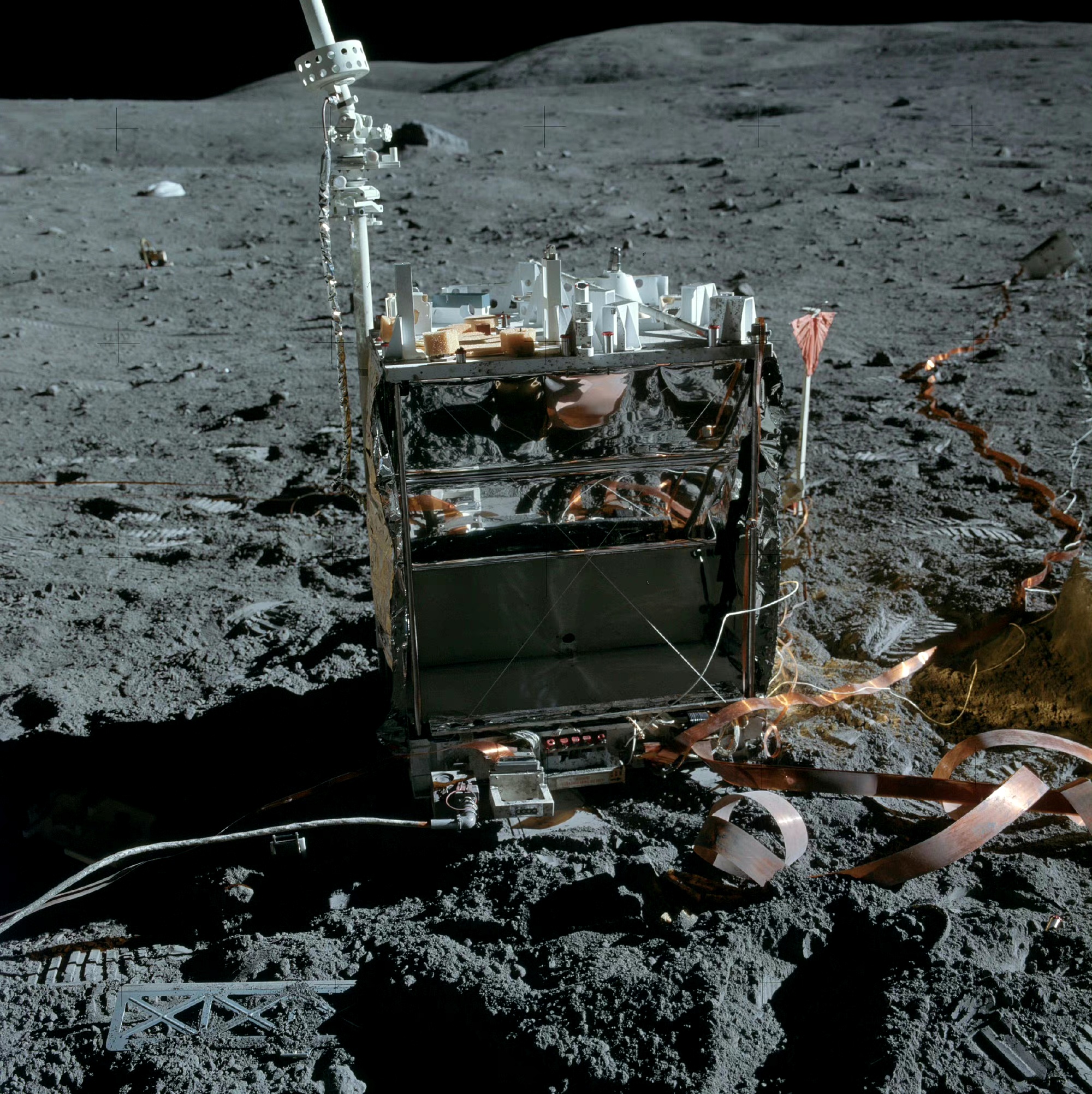 阿波罗16号是阿波罗计划的第十艘载人飞船,第五次载人登月.