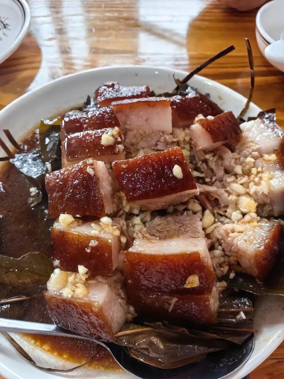 泉州水头,三个人,四菜一汤:封肉,套肠豆腐,炒鸡杂,虾米芥菜,蛏子丝瓜