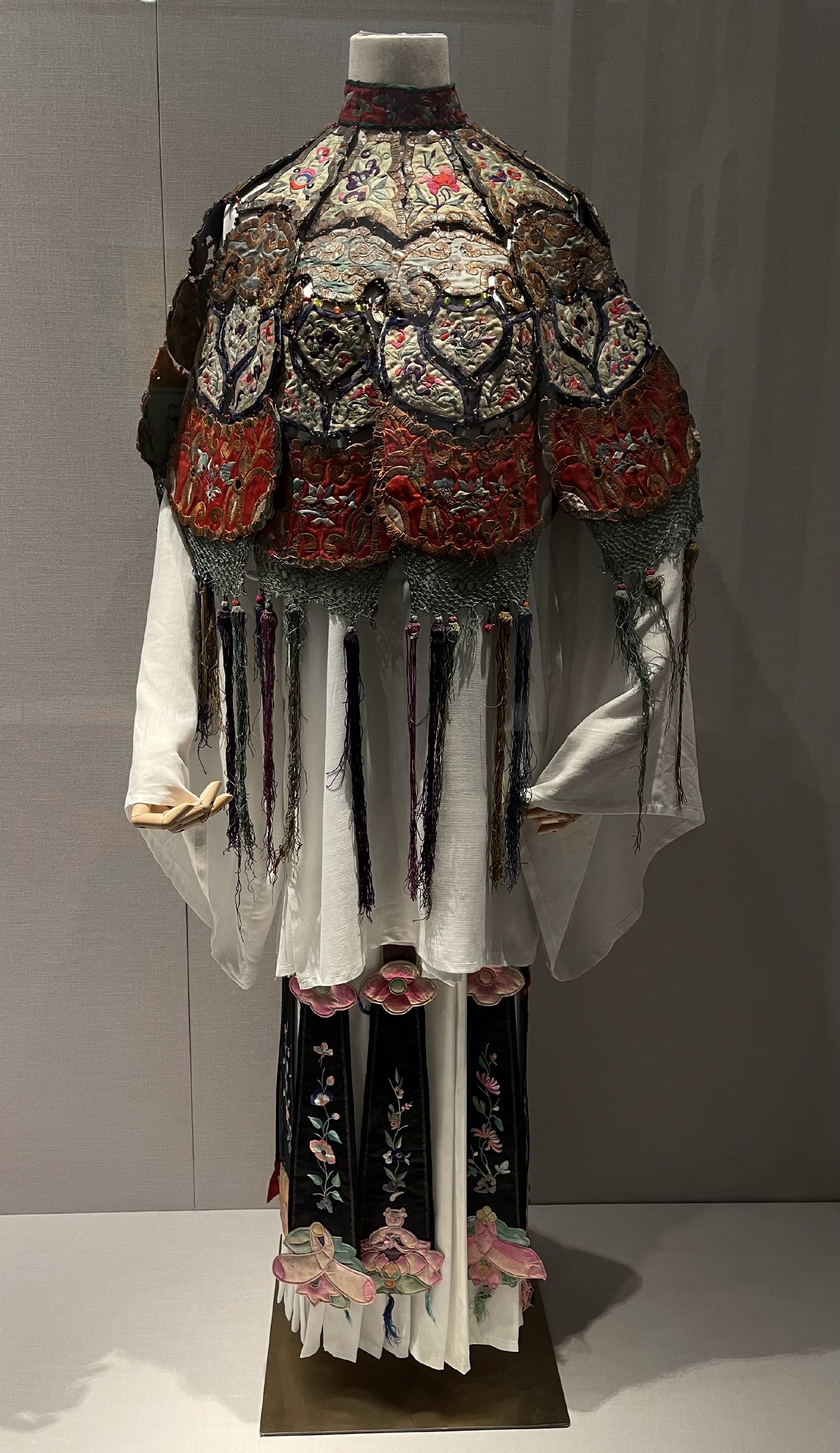 郑州博物馆的这批老云肩太漂亮了,让人惊喜的是展厅的文字介绍竟然是