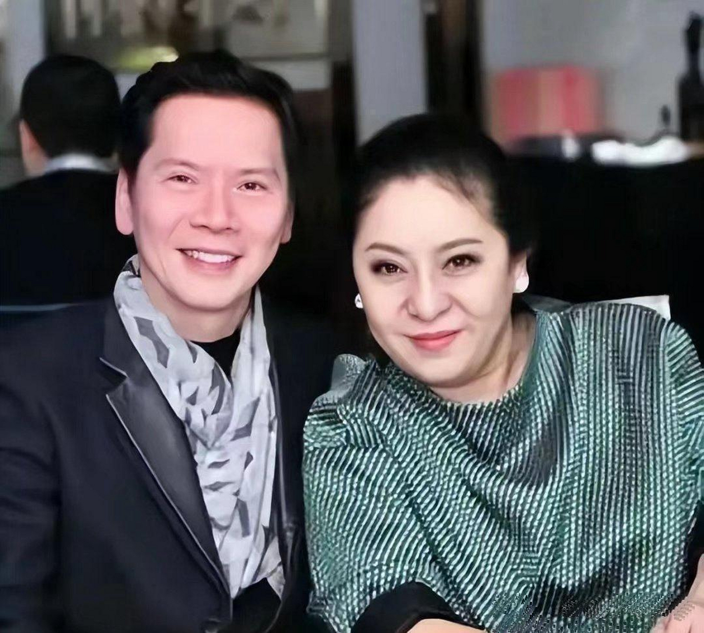 向佐的老婆 年龄图片