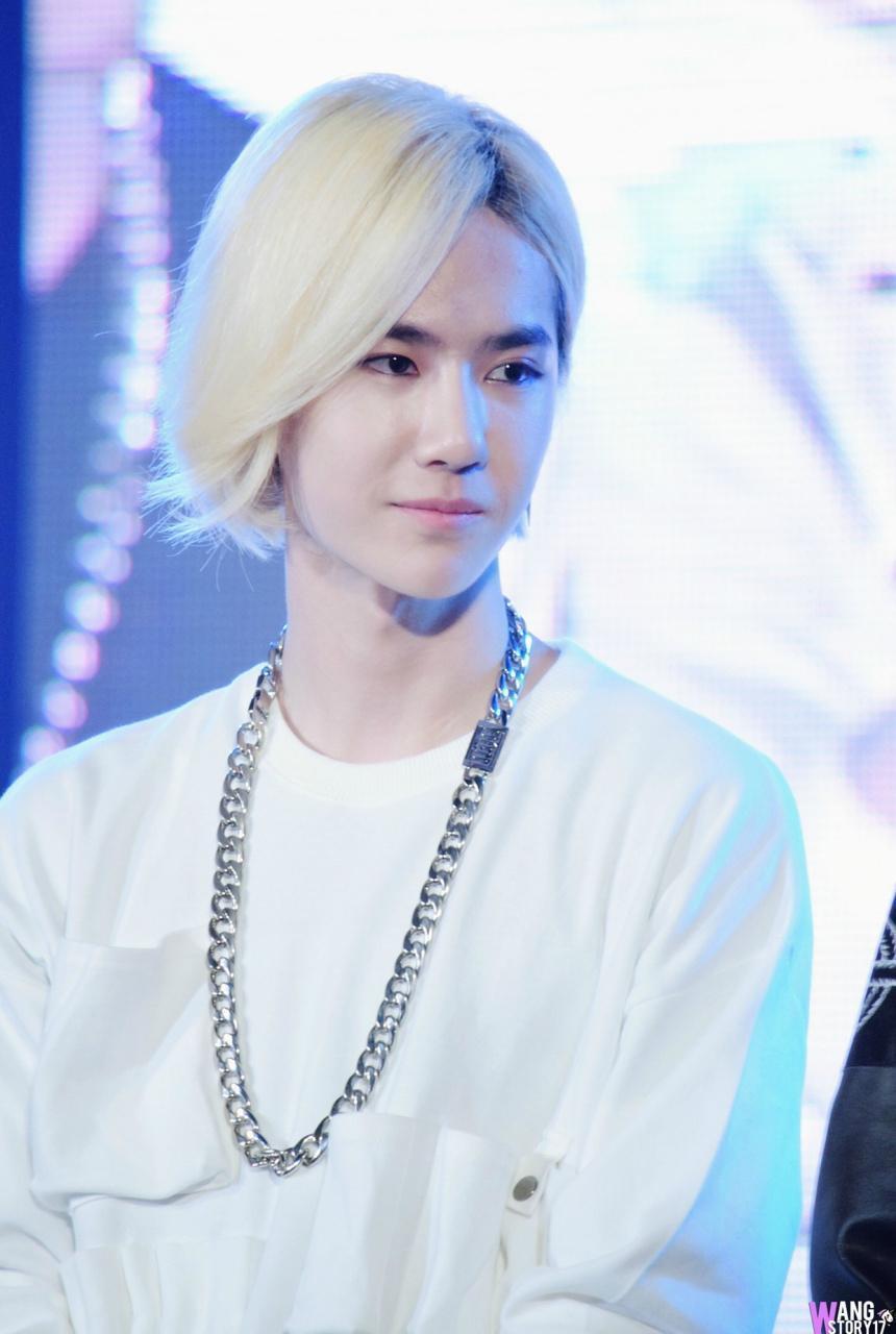 "小王子"王一博长发真帅气