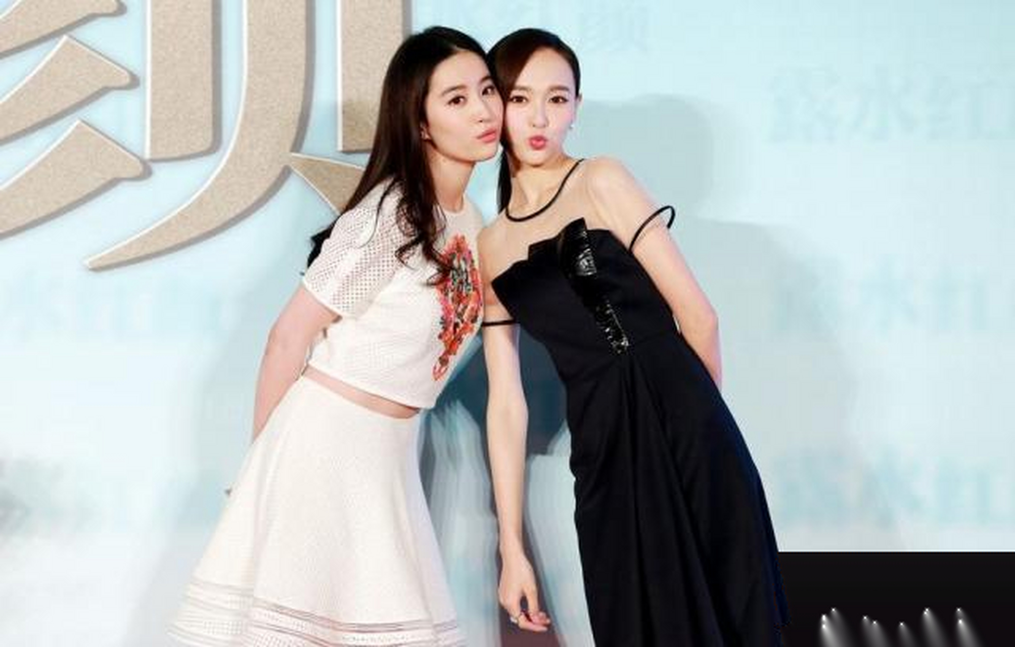 都说"三个女人一台戏",即使仙剑四姐妹杨幂唐嫣刘诗诗刘亦菲四人很少