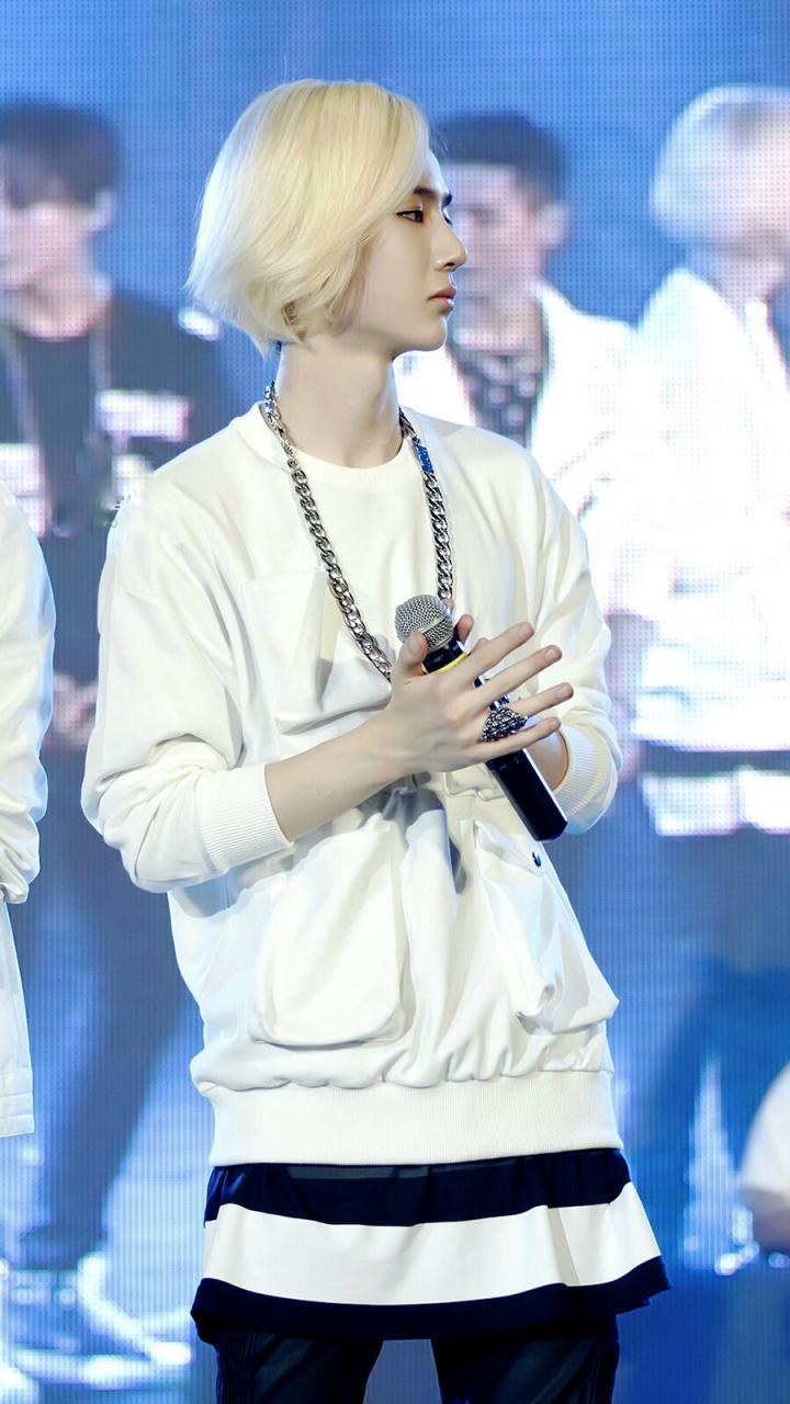 "小王子"王一博长发真帅气