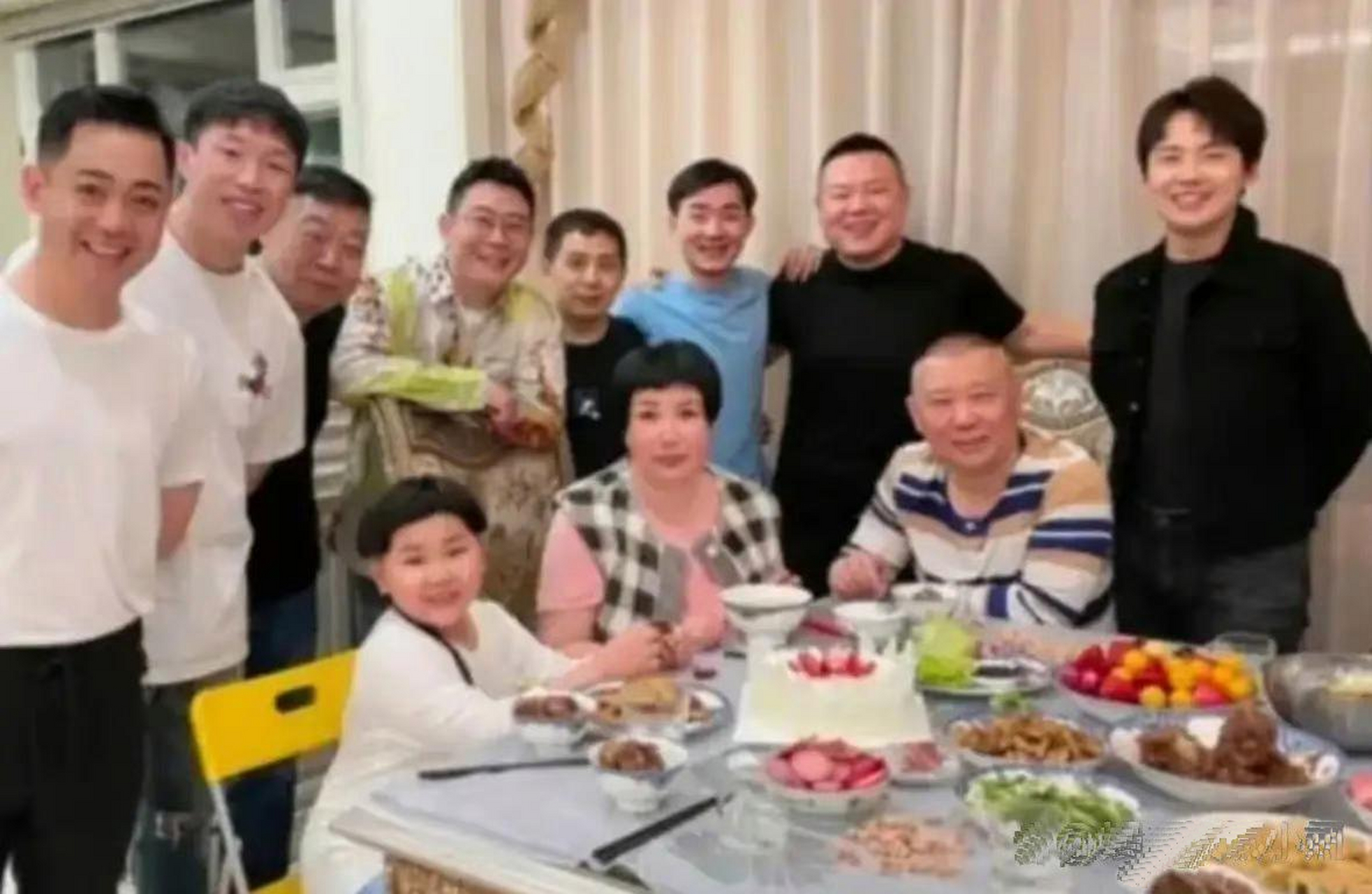 郭麒麟和郭德纲全家福