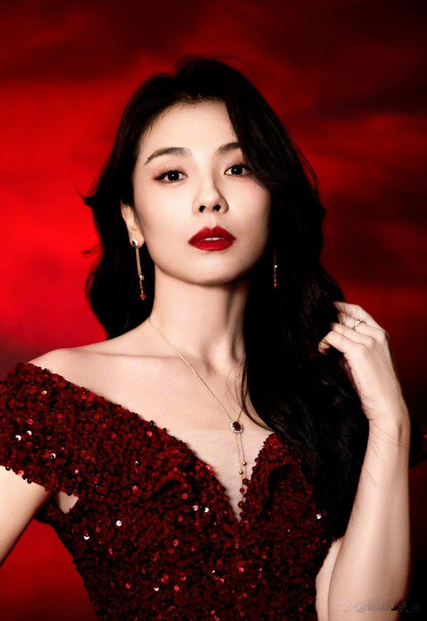 刘涛红色亮片深v裙