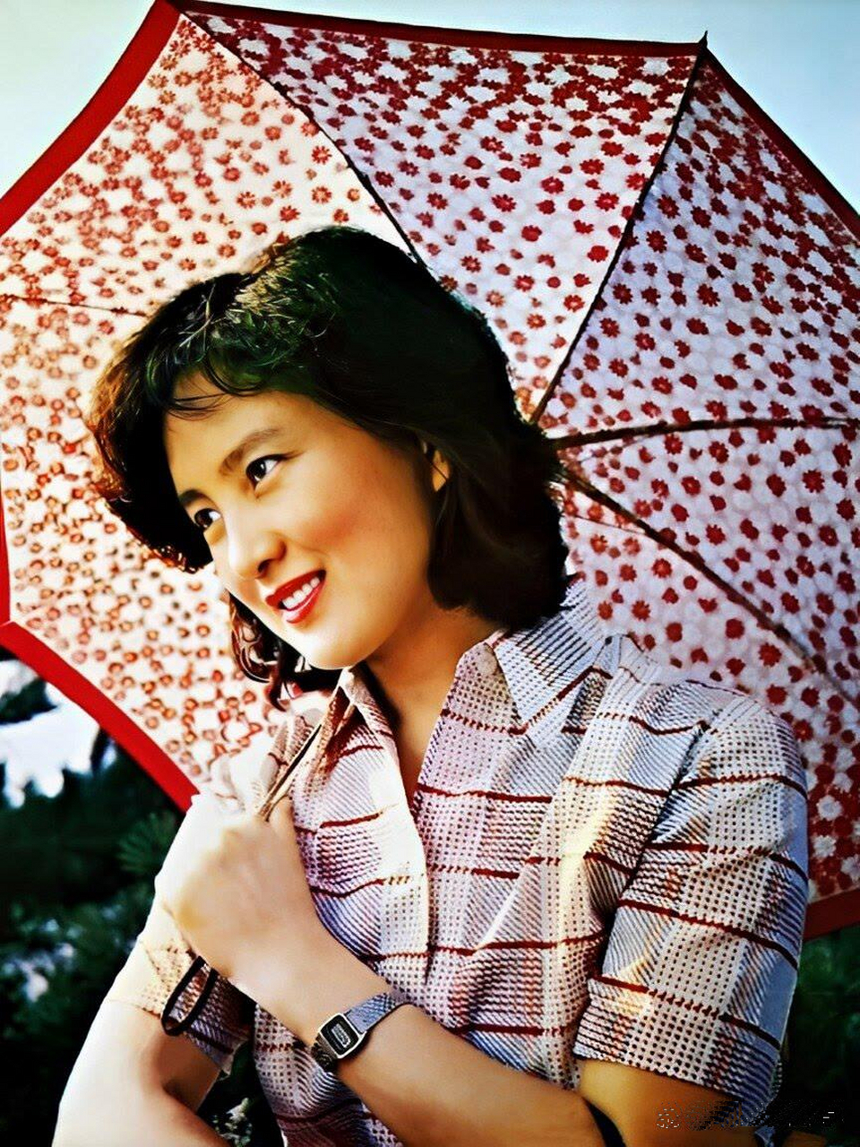 八十年代女明星 花伞拍照