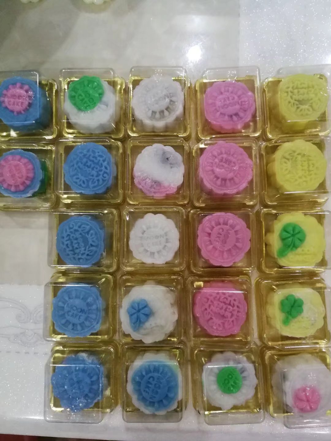 彩虹颜色的月饼您吃过了吗?