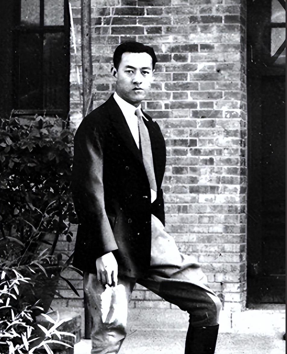 周培源:和爱因斯坦一起做研究,对校花妻子表白60多年