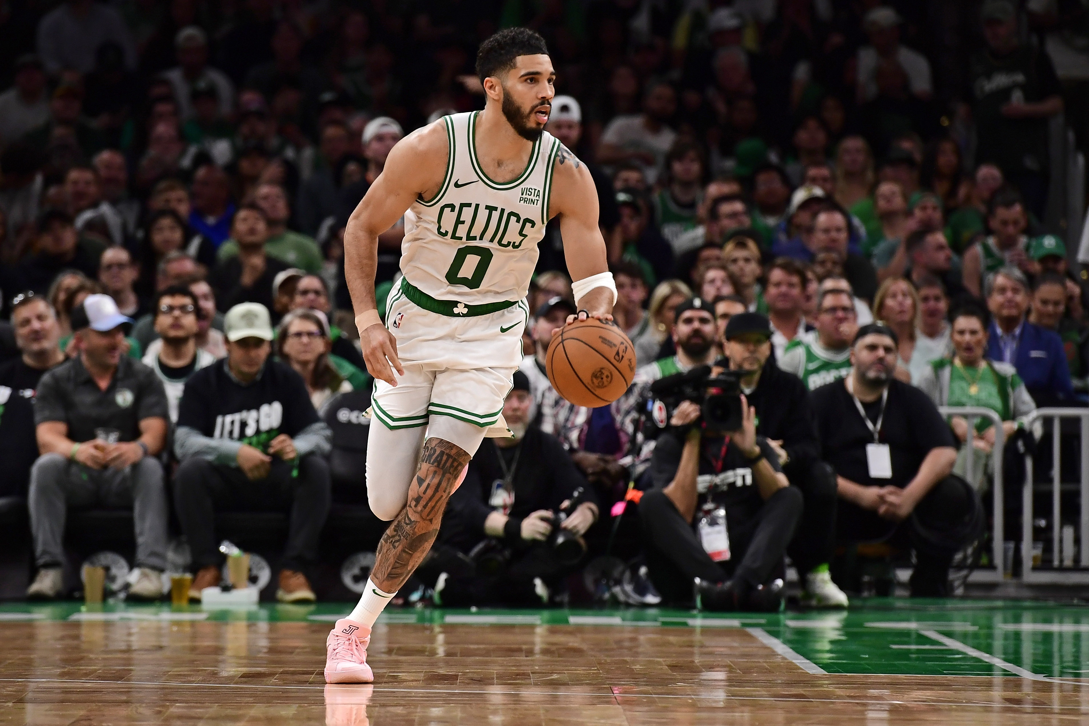 九游体育:凯尔特人队塔图姆：如何成为更好的自己，带领球队走向胜利，赢得总冠军，成为联盟的领军人物？的简单介绍