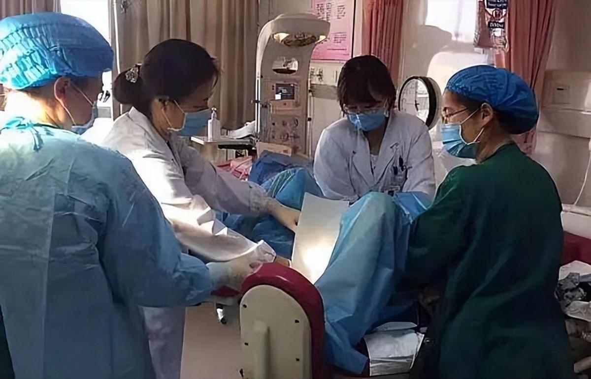 2019年女子备孕十年没怀上孩子,腹痛去医院看病,医生