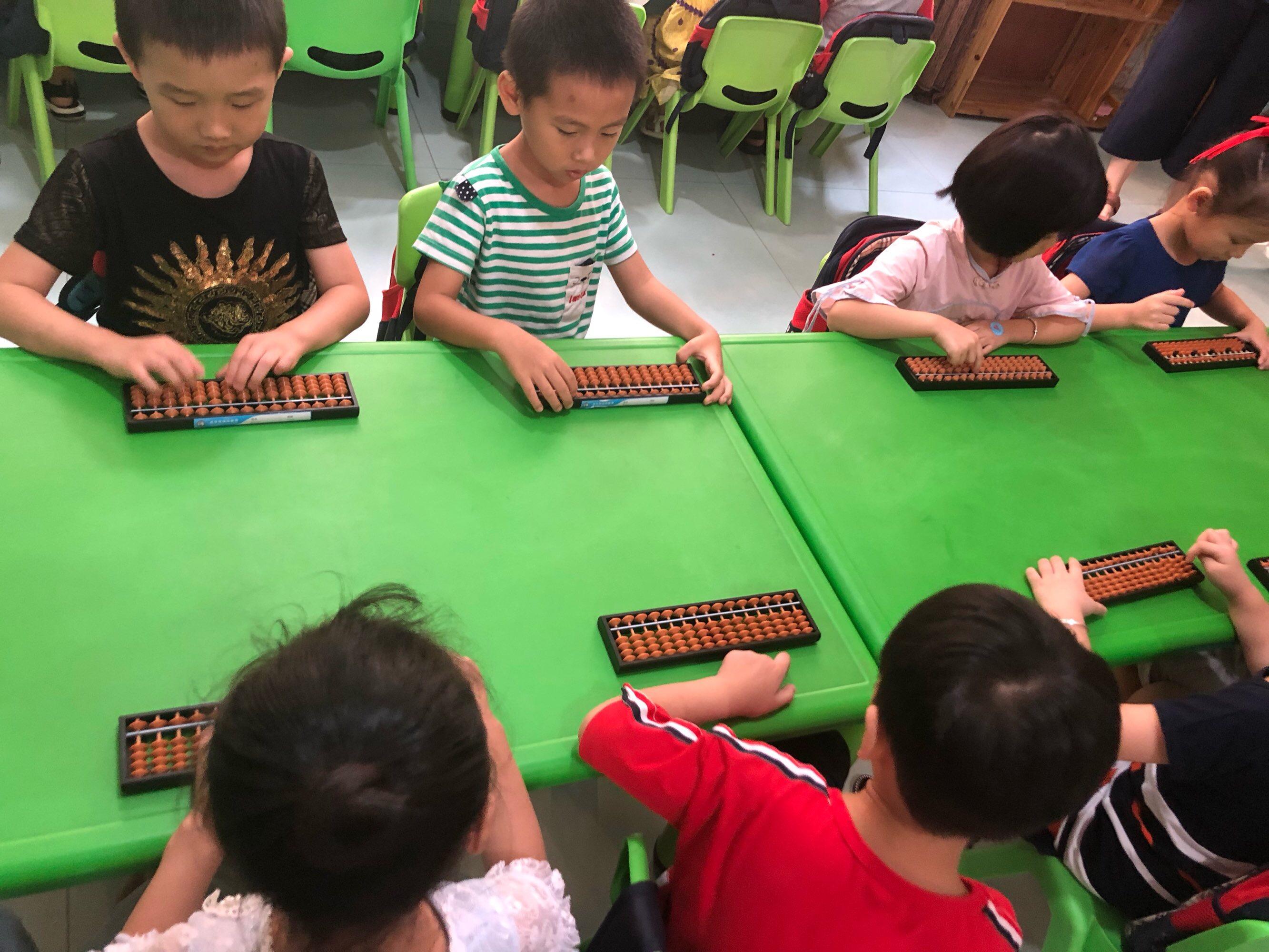 回顾:内蒙6岁女孩破格入伍,成史上最小军官,她有何特殊?