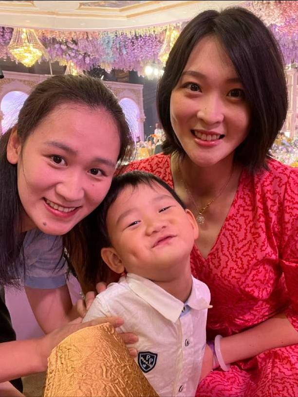 女排国手结婚,李盈莹搭档升级为军嫂,老公穿军装英姿挺拔