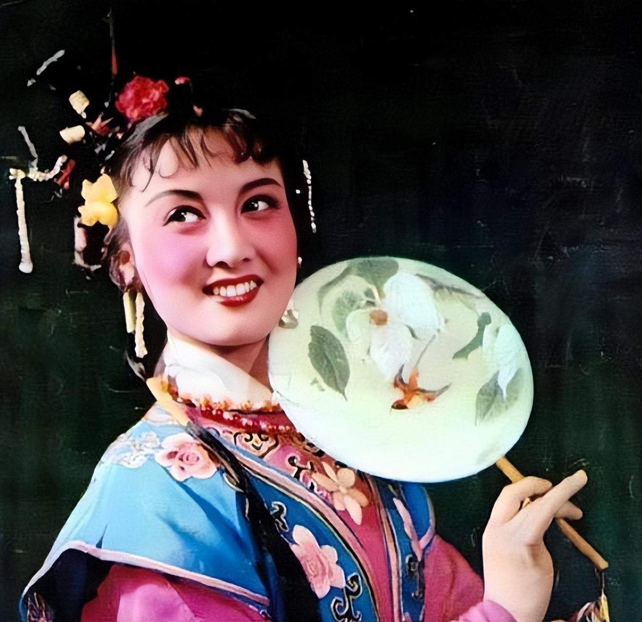 回顾:邓婕"又矮又黑"算不算美人?看她如今的状态才明白