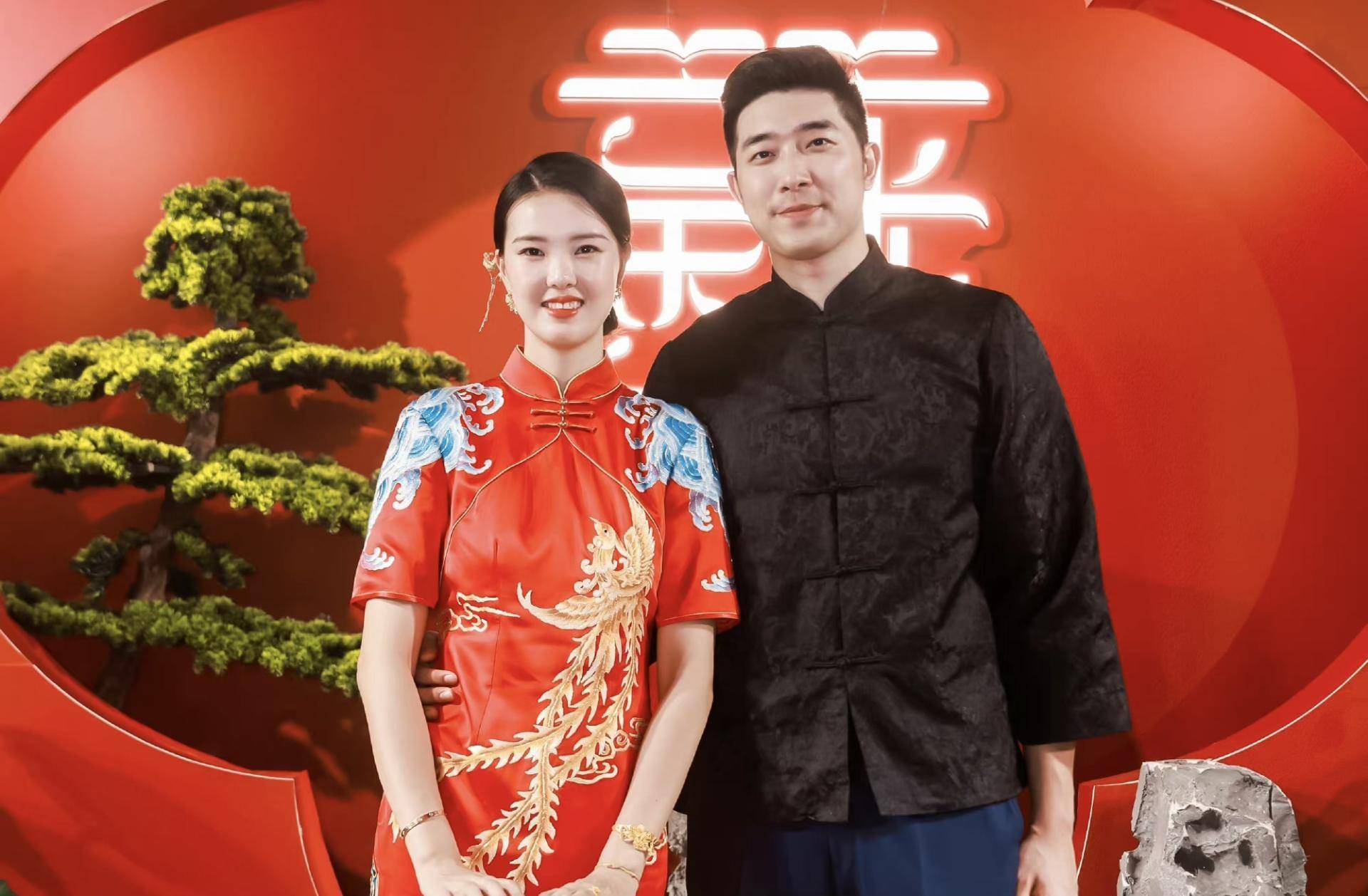 女排国手结婚,李盈莹搭档升级为军嫂,老公穿军装英姿挺拔
