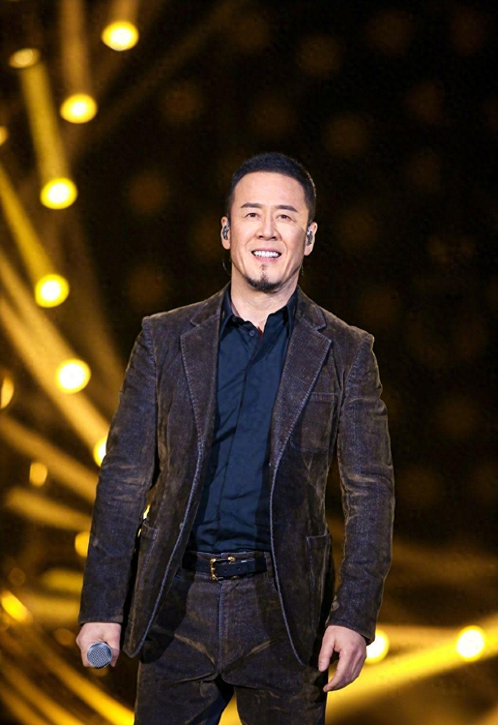 破坏那英演唱会,反被一群女人打得认怂,臧天朔咽不下这口气