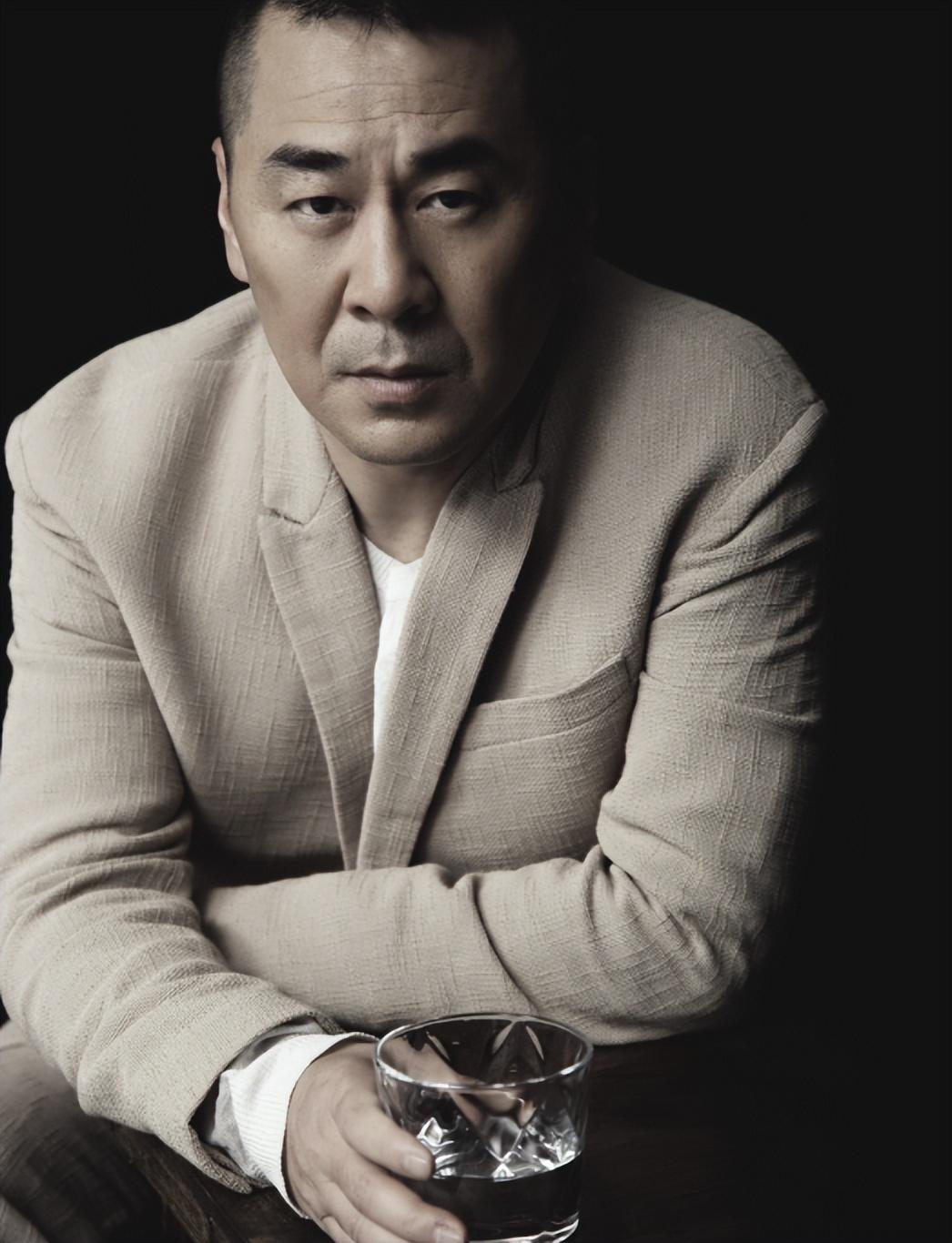 回顾:和吴越同居了5年的陈建斌,为何突然抛弃她娶了蒋勤勤